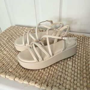 ✧･ﾟwhite platform sandals
